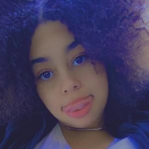 Meet your Posher, Adriana